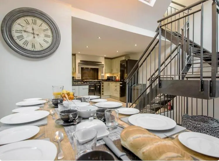 The Old Bakery - Luxury Three Bed House With Roof Terrace Villa Whitby